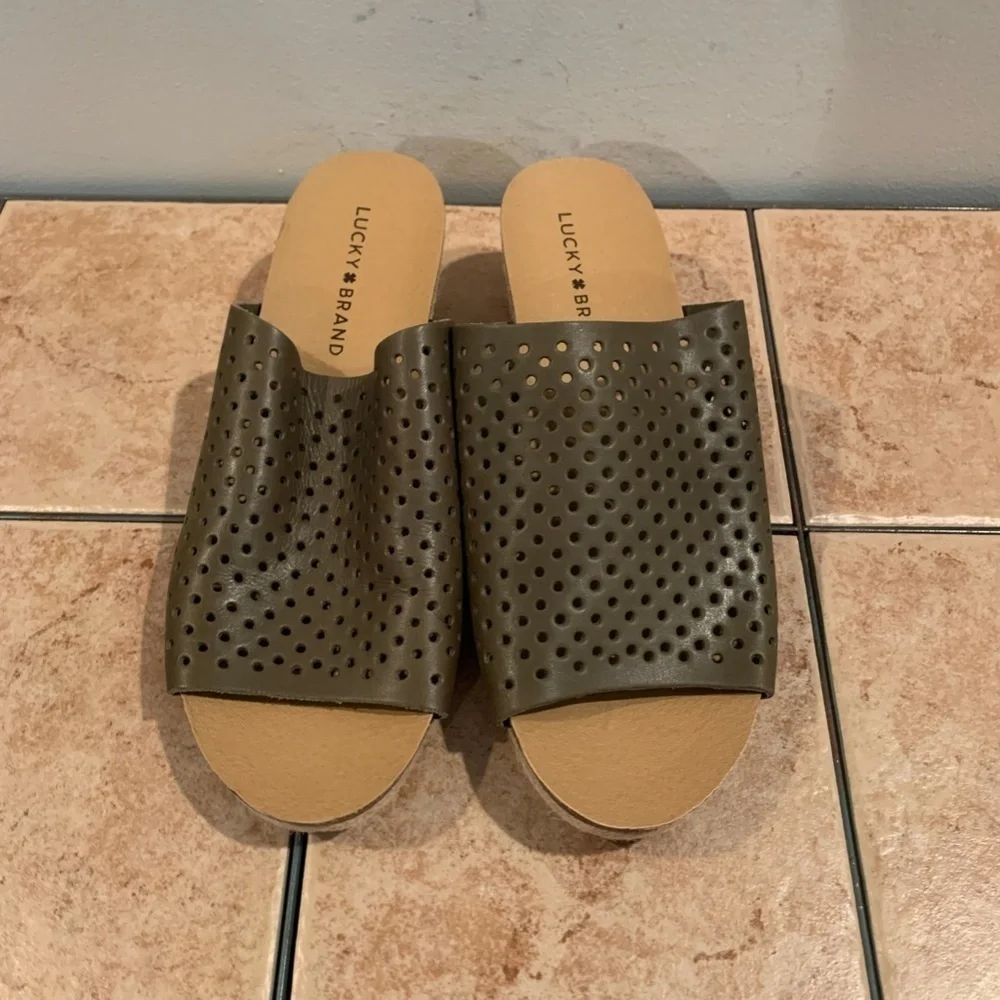 Lucky Brand Jemya Espadrille Wedges Olive size 8.5